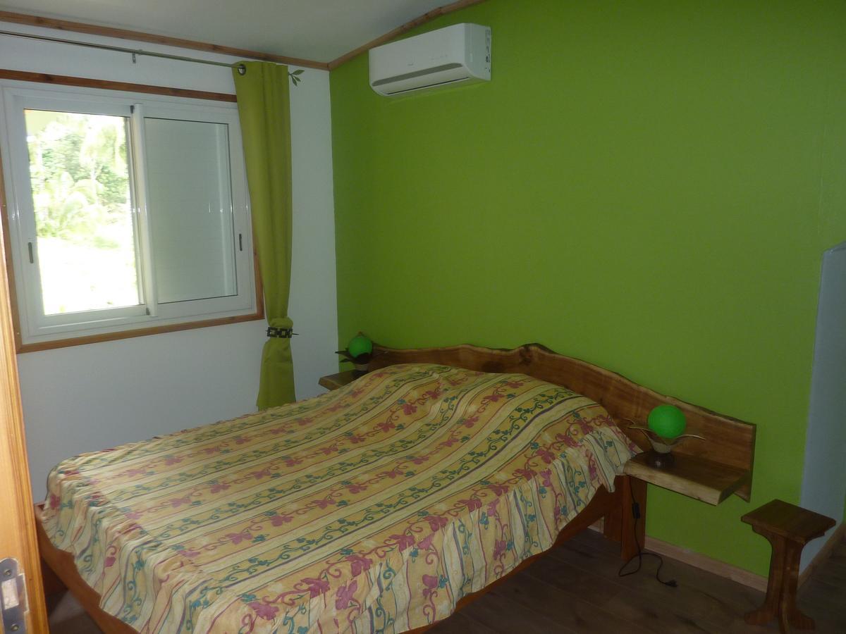 Bed and Breakfast La Pointe Au Corail Сент-Роз Номер фото